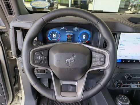 Certified 2025 Ford Bronco Badlands w/ Sasquatch Package AWD/4WD image 18