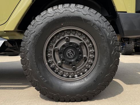 Used 2013 Jeep Wrangler Unlimited Sahara w/ Connectivity Group image 8