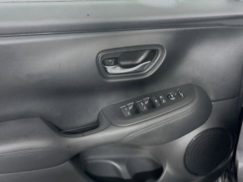 Used 2025 Honda HR-V LX image 15