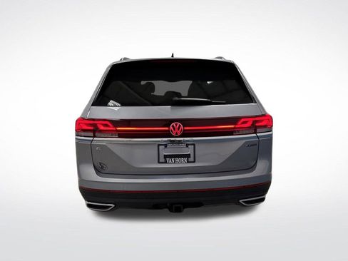 Used 2024 Volkswagen Atlas SE w/ Panoramic Sunroof Package image 14