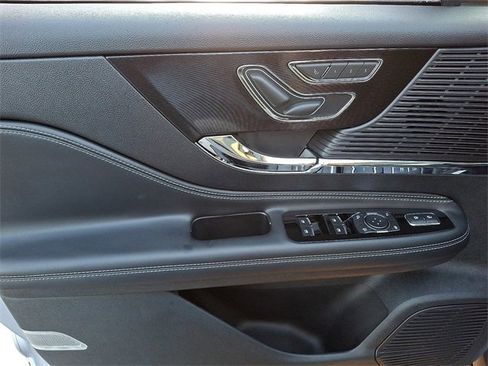 Used 2022 Lincoln Corsair AWD w/ Premium Package image 14