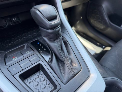 Used 2019 Toyota RAV4 XLE FWD image 24