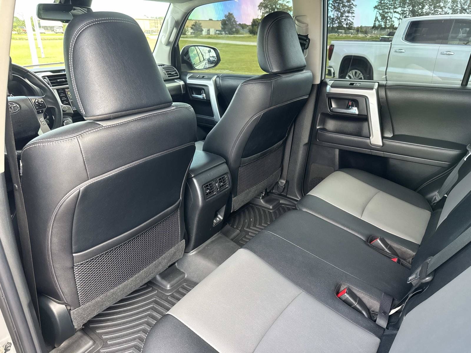 Used 2022 Toyota 4Runner SR5 Premium w/ Moonroof Package AWD/4WD image 17