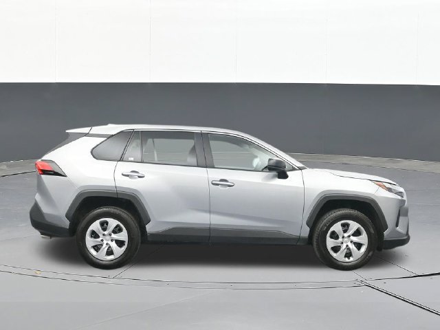 Used 2025 Toyota RAV4 LE AWD/4WD image 16