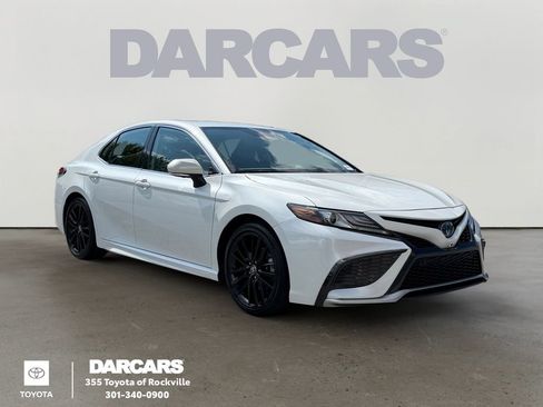 Used 2022 Toyota Camry XSE w/ Navigation Upgrade Package FWD image 1
