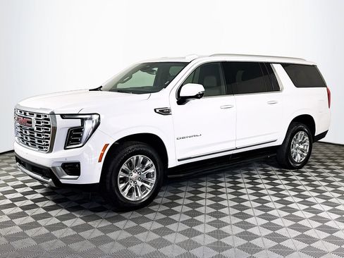 Used 2025 GMC Yukon XL Denali AWD/4WD image 4