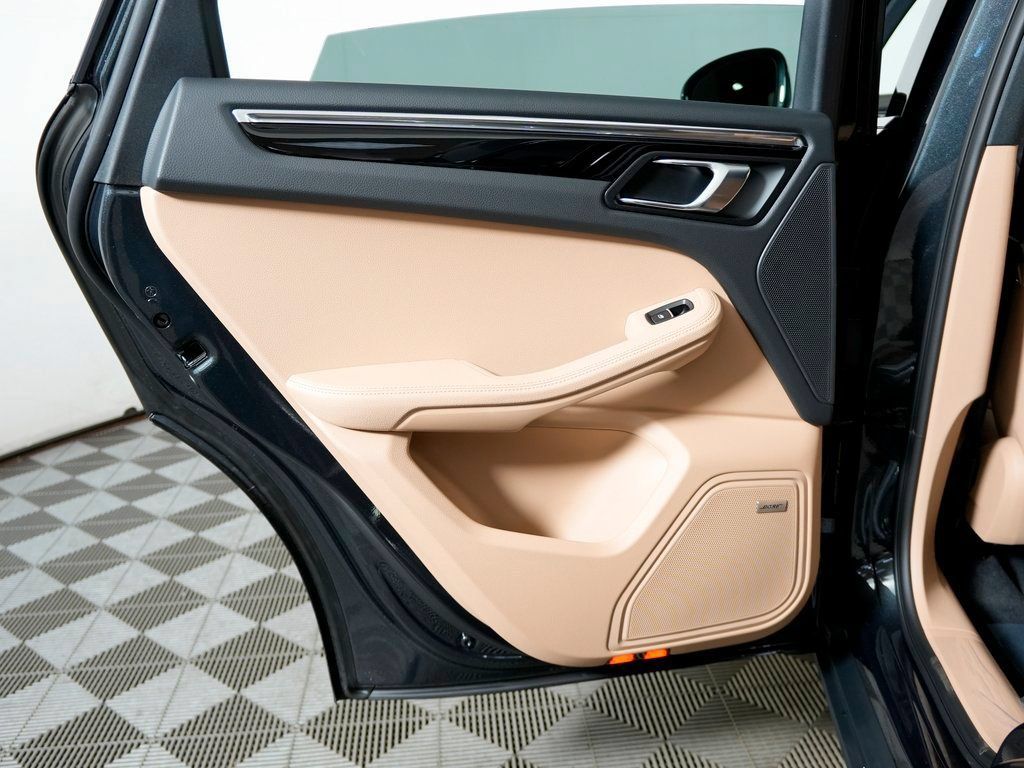 Certified 2026 Porsche Macan AWD/4WD image 30