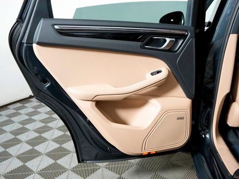 Certified 2026 Porsche Macan AWD/4WD image 30