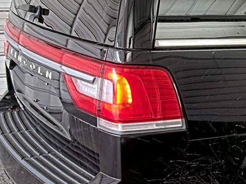 Used 2017 Lincoln Navigator Select AWD/4WD image 9