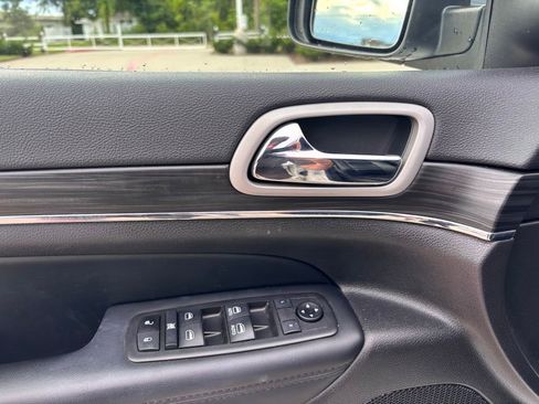 Used 2021 Jeep Grand Cherokee Limited AWD/4WD image 19