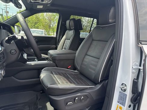 New 2026 GMC Yukon AT4 Ultimate w/ LPO, Floor Liner Package AWD/4WD image 10