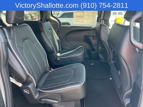 New 2026 Chrysler Pacifica Limited image 17