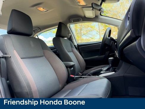 Used 2018 Toyota Corolla LE FWD image 38