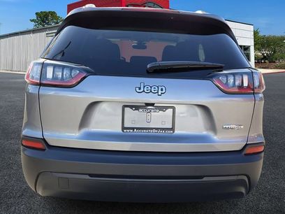 Used 2021 Jeep Cherokee Latitude w/ Mopar Interior Package