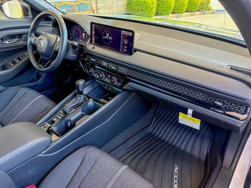 Used 2025 Honda Accord Sport image 17