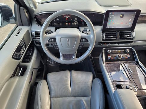 Used 2020 Lincoln Navigator Reserve image 14