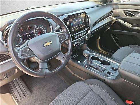 Used 2022 Chevrolet Traverse LT FWD image 13