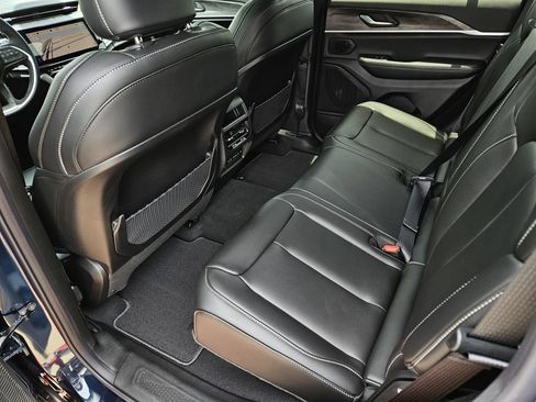 New 2026 Jeep Grand Cherokee Limited AWD/4WD image 12