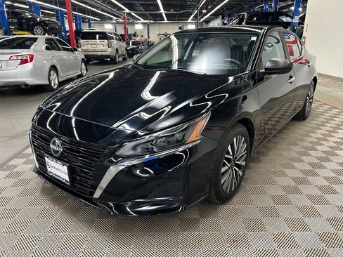 Used 2025 Nissan Altima 2.5 SV FWD image 5