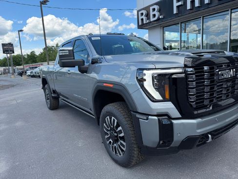 New 2026 GMC Sierra 2500 Denali Ultimate AWD/4WD image 4