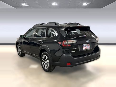 Used 2024 Subaru Outback Premium AWD/4WD image 3
