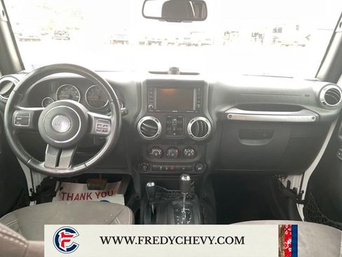 Used 2015 Jeep Wrangler Unlimited Sahara image 11
