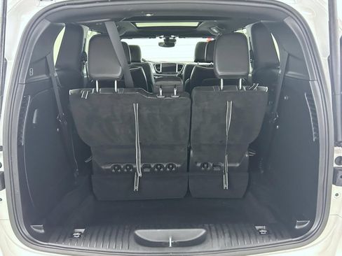 Certified 2026 Chrysler Pacifica Limited FWD image 21