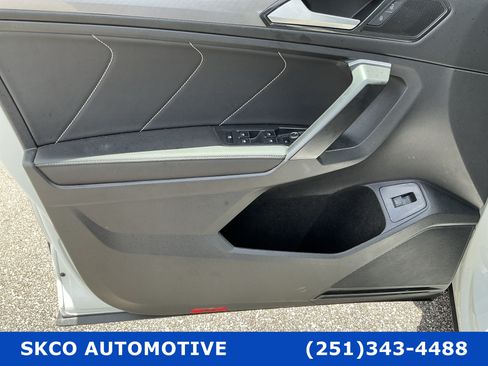 Used 2024 Volkswagen Tiguan SE FWD image 11