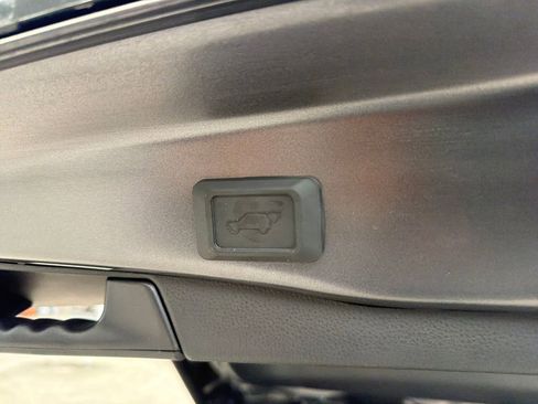 Used 2025 Toyota RAV4 XLE w/ Convenience Package image 33