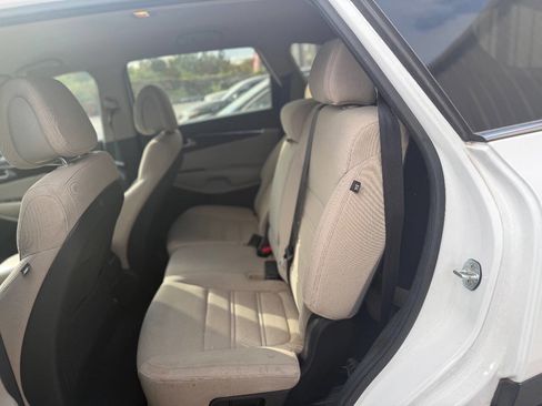 Used 2016 Kia Sorento LX w/ LX Convenience Package image 7