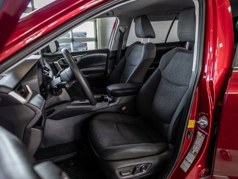 Used 2021 Toyota RAV4 XLE image 10