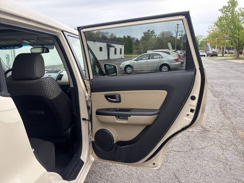 Used 2011 Kia Soul ! FWD image 23