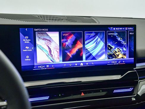 Used 2025 BMW 530i w/ Premium Package image 24