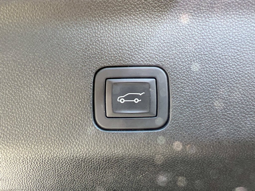 Used 2025 GMC Yukon XL AT4 AWD/4WD image 10