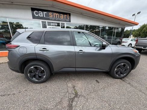 Used 2024 Nissan Rogue SV AWD/4WD image 8