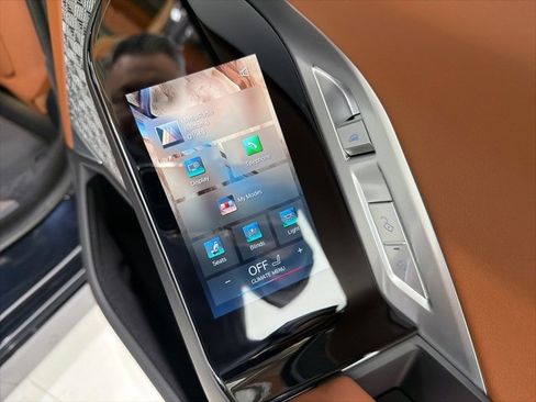 Certified 2023 BMW 760i xDrive w/ Executive Package image 24