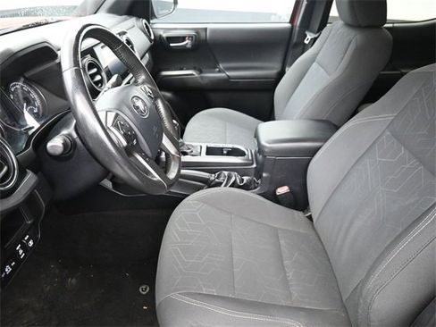 Used 2017 Toyota Tacoma TRD Off-Road w/ Tow Package (A/T) image 16