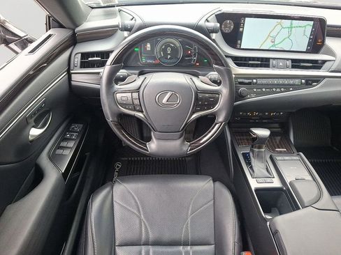 Used 2019 Lexus ES 300h w/ Luxury Package image 12