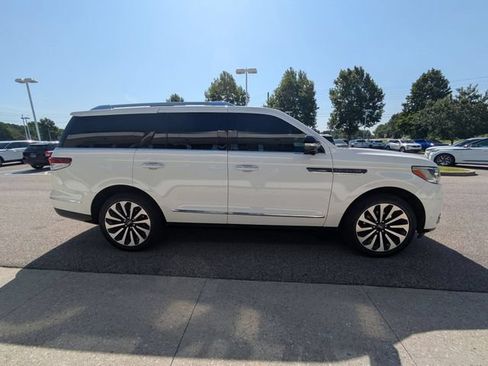 Used 2023 Lincoln Navigator Reserve AWD/4WD image 9