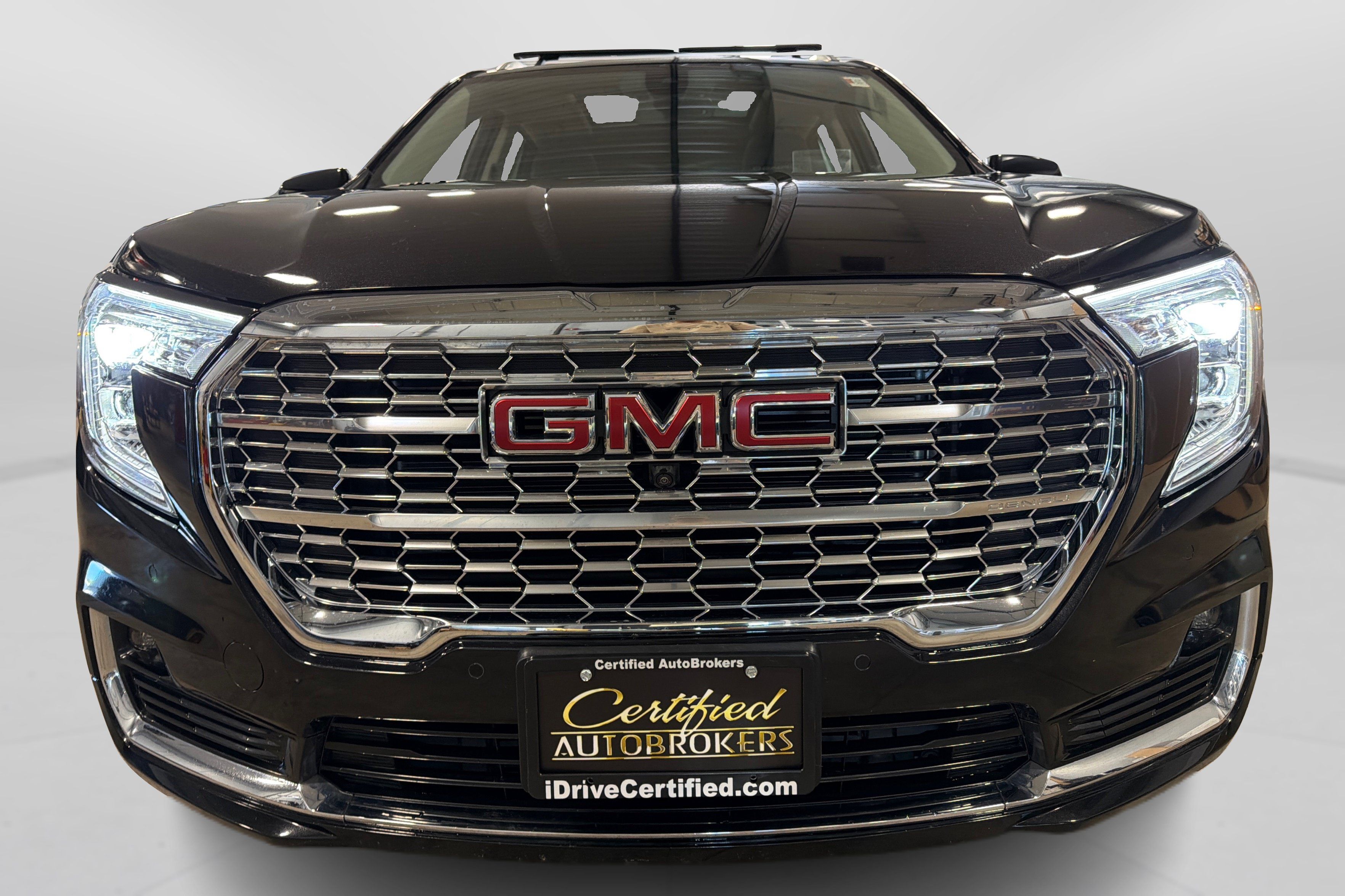 Used 2023 GMC Terrain Denali w/ Black Diamond Edition AWD/4WD image 10