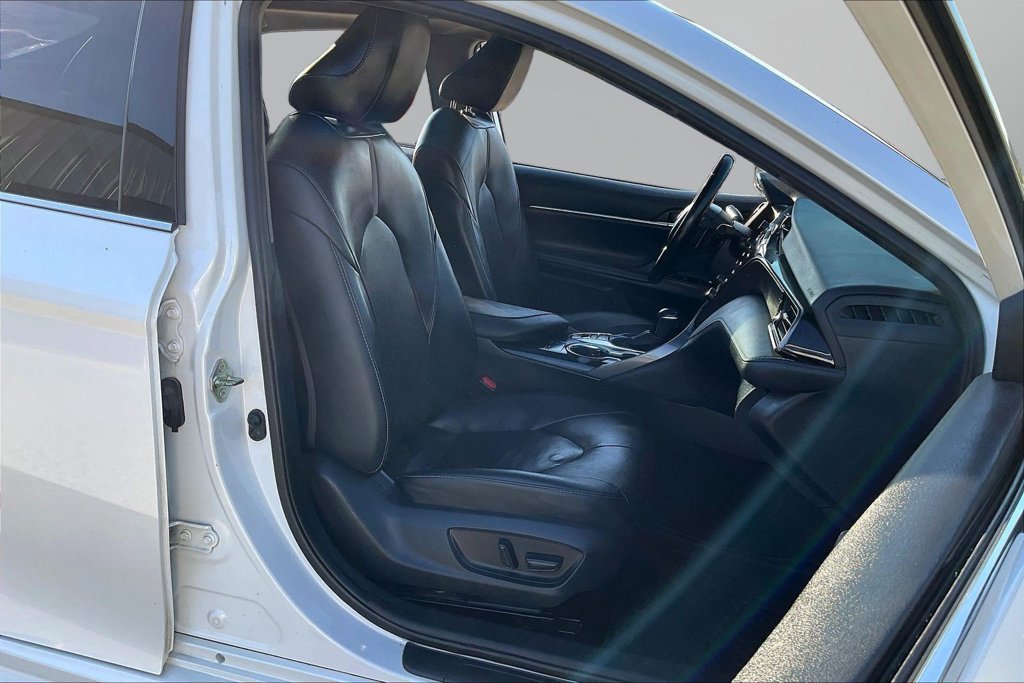 Used 2020 Toyota Camry XSE FWD image 29