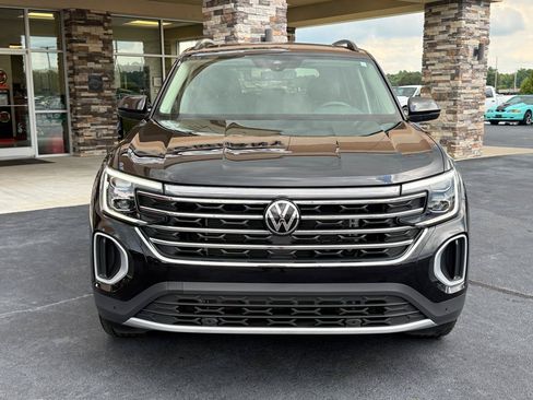 Used 2024 Volkswagen Atlas SE w/ Panoramic Sunroof Package FWD image 7