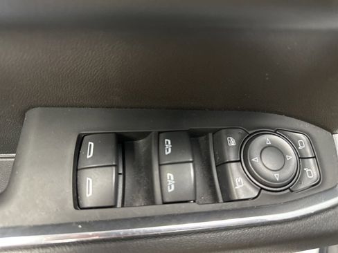 Certified 2025 GMC Sierra 1500 SLT image 24