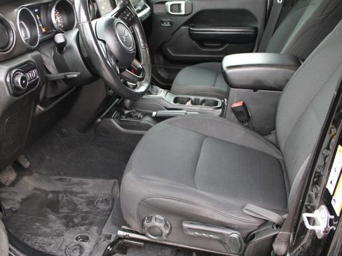 Used 2019 Jeep Wrangler Unlimited Sport S image 12