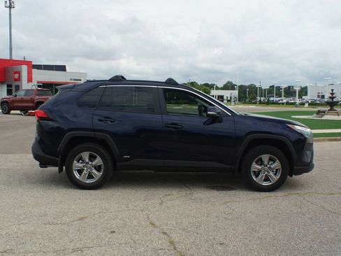 Used 2025 Toyota RAV4 XLE AWD/4WD image 22