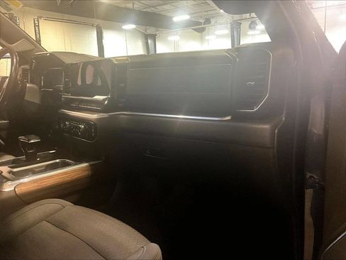 Used 2022 Chevrolet Silverado 1500 LT w/ Z71 Off-Road Package AWD/4WD image 13