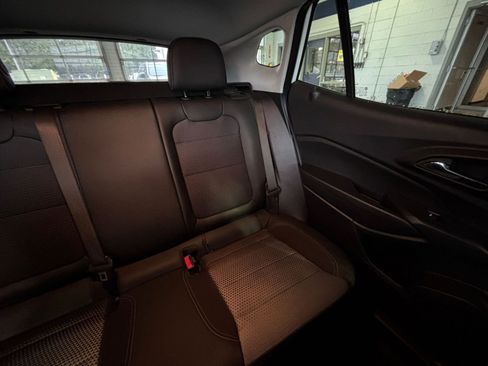 Used 2025 Chevrolet Trax LT image 36