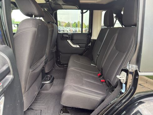 Used 2018 Jeep Wrangler Unlimited Sahara w/ Dual Top Group AWD/4WD image 22