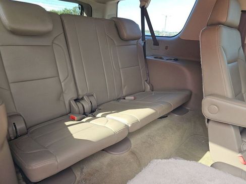 Used 2018 GMC Yukon XL SLT w/ Premium Edition AWD/4WD image 9