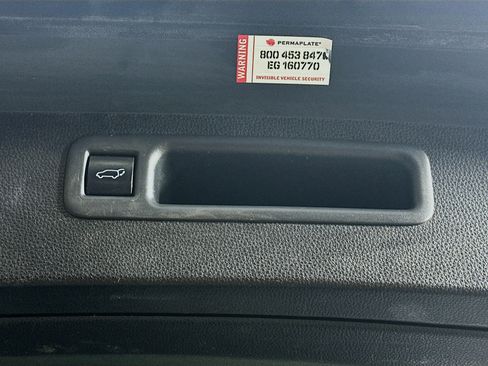 Used 2020 Toyota Highlander XLE FWD image 32